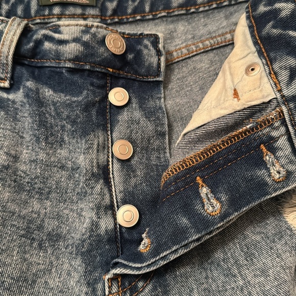 HIGHEST RISE SHORTS | BLUE - Picture 3 of 4